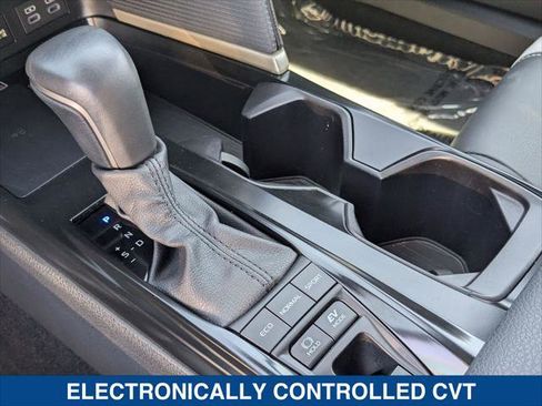 Used 2025 Toyota Camry SE w/ Convenience Package image 19