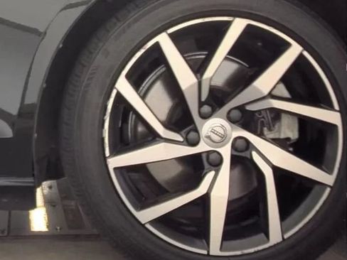 Used 2019 Volvo S60 T5 Momentum w/ Premium Package FWD image 7