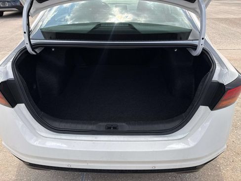 Used 2025 Nissan Altima 2.5 SR FWD image 8