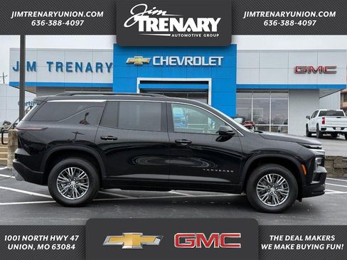 Used 2025 Chevrolet Traverse LT image 1