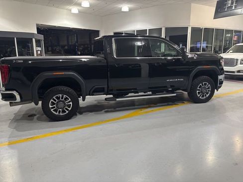 Used 2022 GMC Sierra 2500 SLE w/ SLE Value Package; image 9