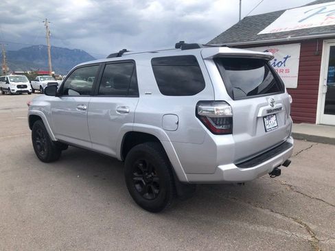Used 2019 Toyota 4Runner SR5 AWD/4WD image 3
