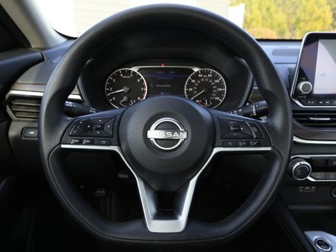 Used 2023 Nissan Altima 2.5 SV image 10