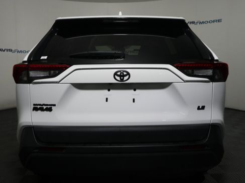 Used 2022 Toyota RAV4 LE image 7