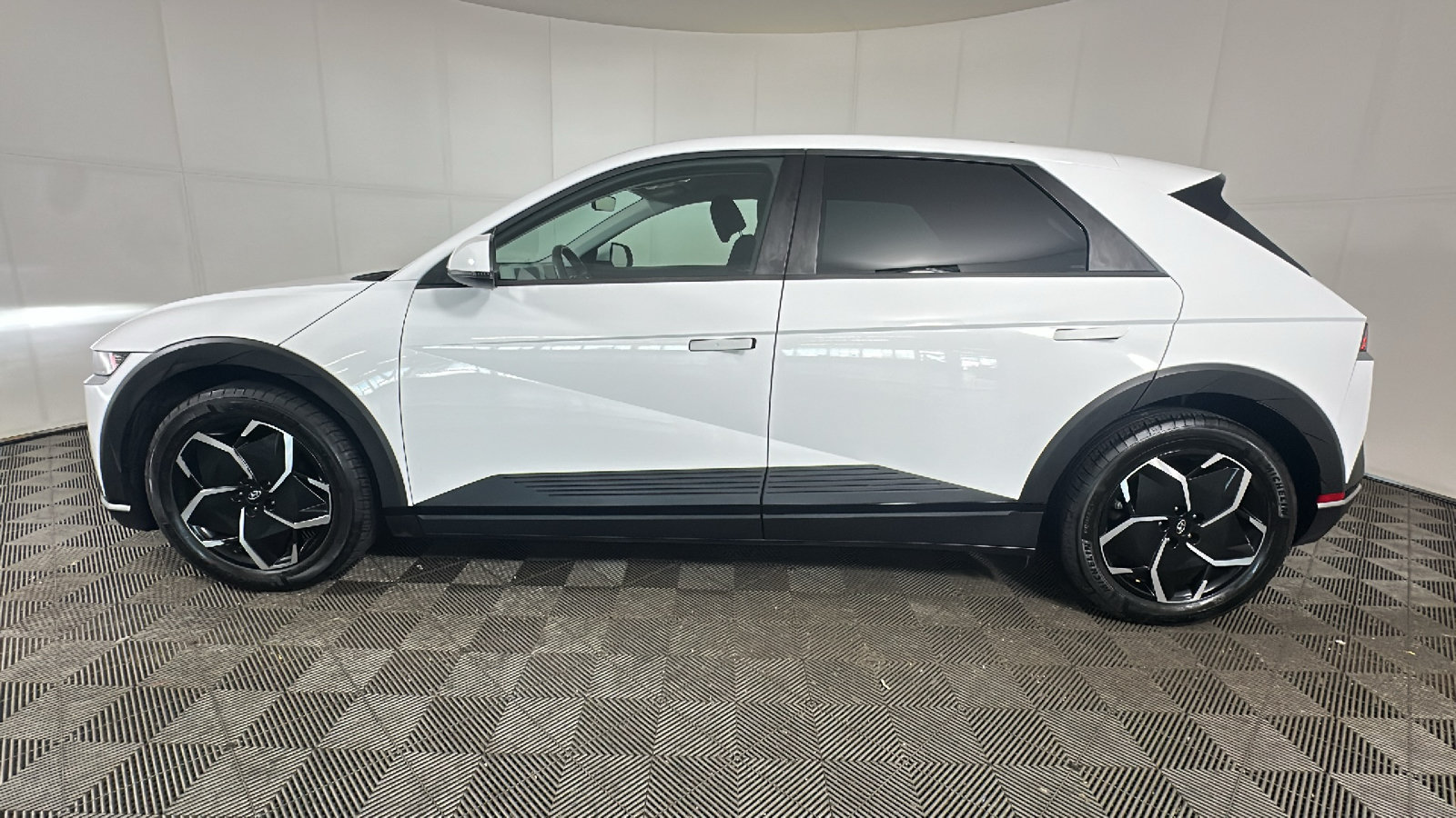 Used 2024 Hyundai Ioniq 5 SEL AWD/4WD image 7