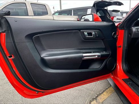 Used 2015 Ford Mustang Coupe RWD image 19
