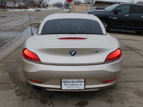 Used 2010 BMW Z4 sDrive30i image 4