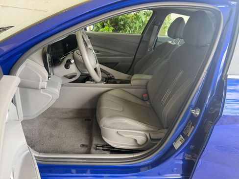 Used 2025 Hyundai Elantra SEL FWD image 34