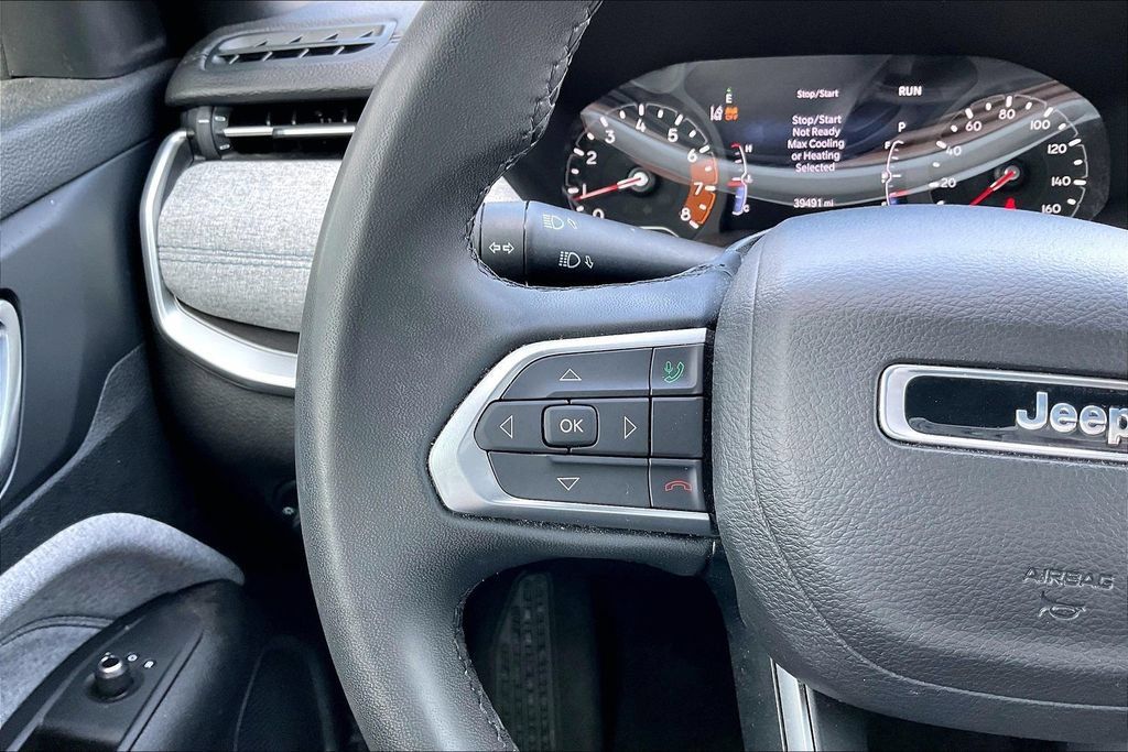 Used 2023 Jeep Compass Latitude AWD/4WD image 11