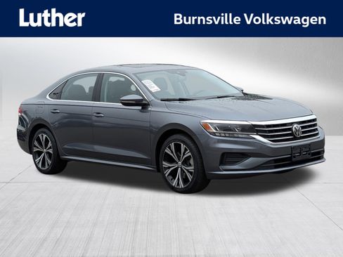 Used 2021 Volkswagen Passat 2.0T SE FWD image 1