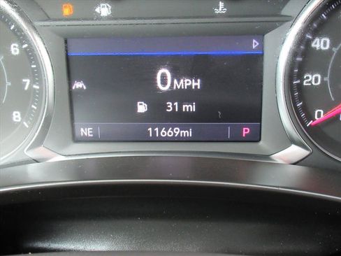 Used 2024 GMC Terrain SLT w/ Tech Package image 32