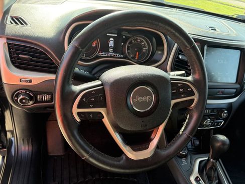 Used 2016 Jeep Cherokee Limited image 12