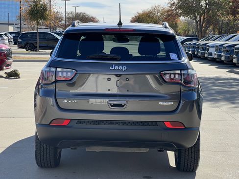 Used 2023 Jeep Compass Latitude image 8