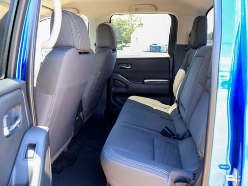 Used 2024 Nissan Frontier SV RWD image 9