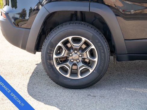 Used 2020 Jeep Cherokee Trailhawk w/ Cold Weather Group image 9