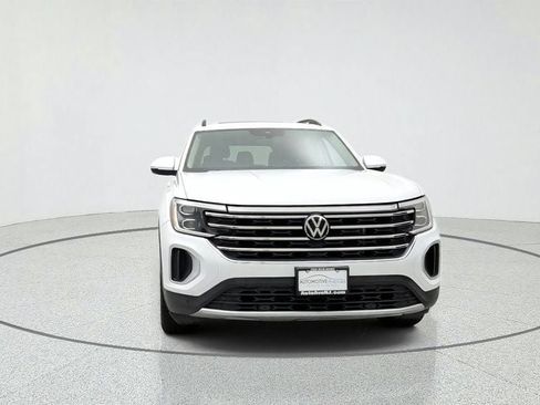 Used 2025 Volkswagen Atlas SE AWD/4WD image 2