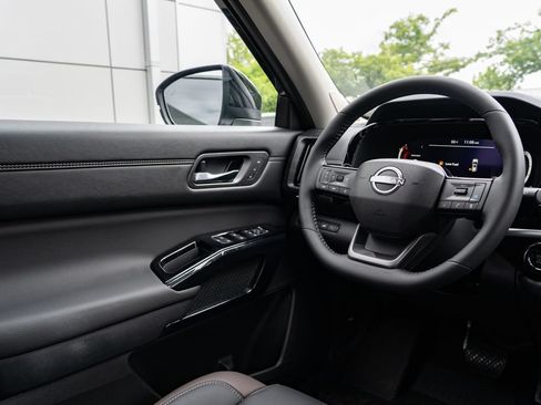 New 2026 Nissan Pathfinder Platinum w/ Cargo Package AWD/4WD image 12