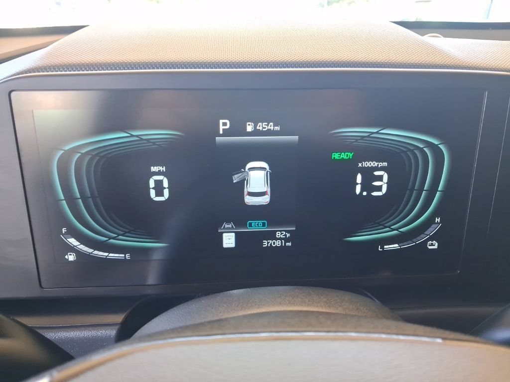 Used 2025 Kia Niro LX FWD image 2