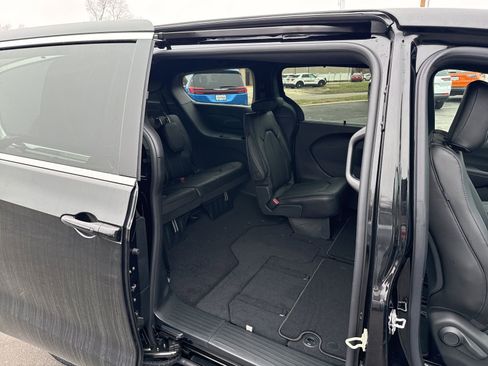 New 2026 Chrysler Voyager LX image 34