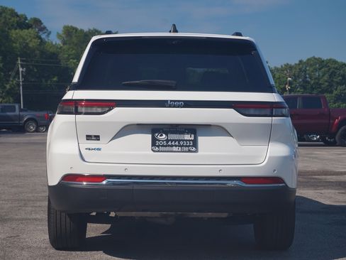 Used 2023 Jeep Grand Cherokee 4WD 4xe w/ Luxury Tech Group II image 8