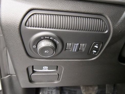 Used 2024 Jeep Wagoneer L Series II w/ Flexible Seating Group image 19