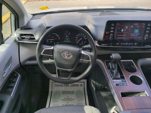 Used 2021 Toyota Sienna LE image 15
