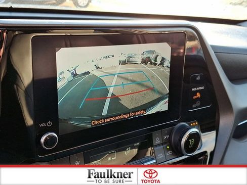 Certified 2023 Toyota Highlander L image 18