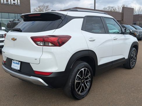 Used 2025 Chevrolet TrailBlazer LT image 3