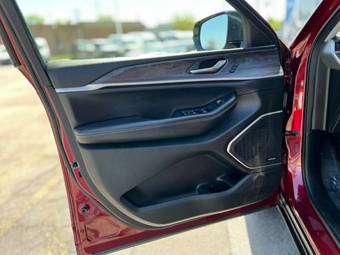 Used 2022 Jeep Grand Cherokee Limited image 14