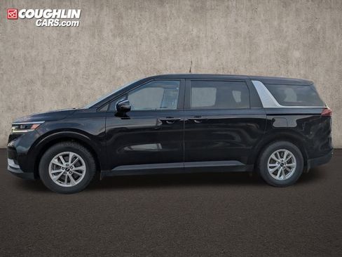 Used 2024 Kia Carnival LX image 4