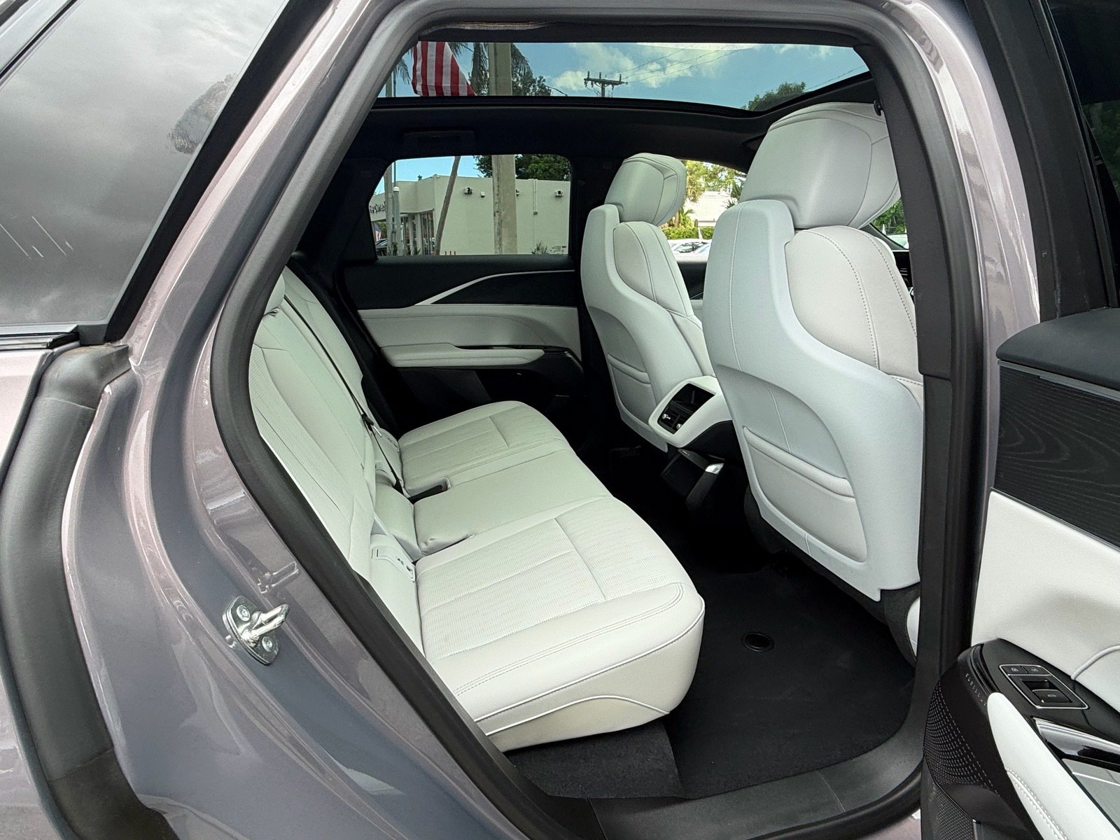 Used 2025 Cadillac Lyriq Luxury RWD image 17
