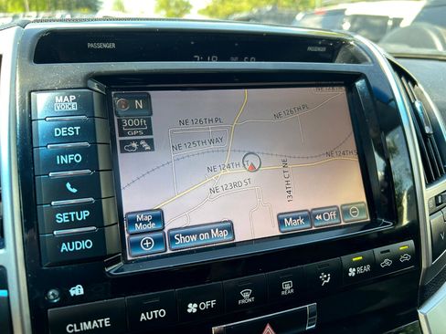 Used 2013 Toyota Land Cruiser image 20