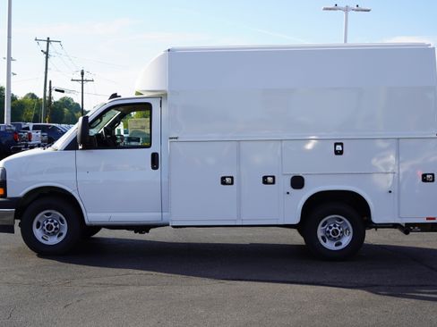 New 2025 GMC Savana 3500 w/ Power Convenience Package image 3