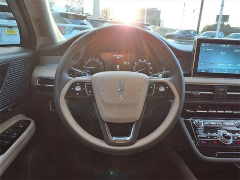 Certified 2022 Lincoln Corsair FWD image 11