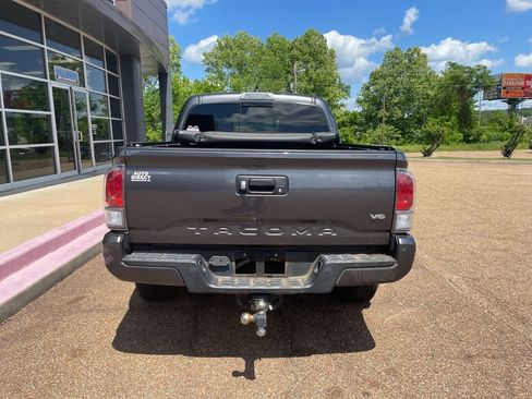 Used 2021 Toyota Tacoma TRD Off-Road w/ Technology Package image 5