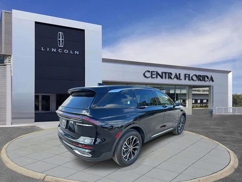 New 2026 Lincoln Nautilus Premier image 2