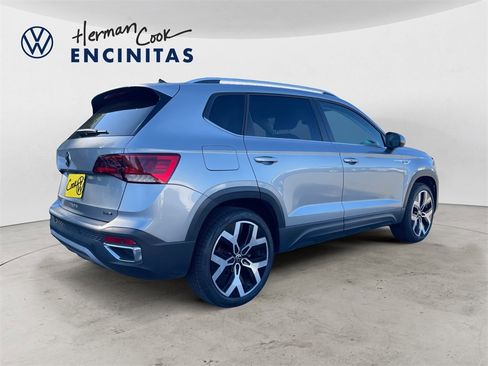 Certified 2022 Volkswagen Taos SEL image 5