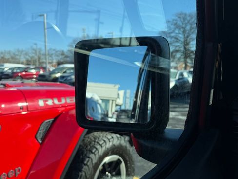 Used 2022 Jeep Wrangler Unlimited Sahara w/ Cold Weather Group image 18