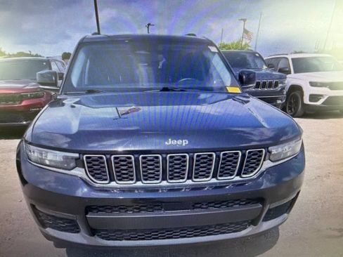 Used 2022 Jeep Grand Cherokee L Limited AWD/4WD image 8