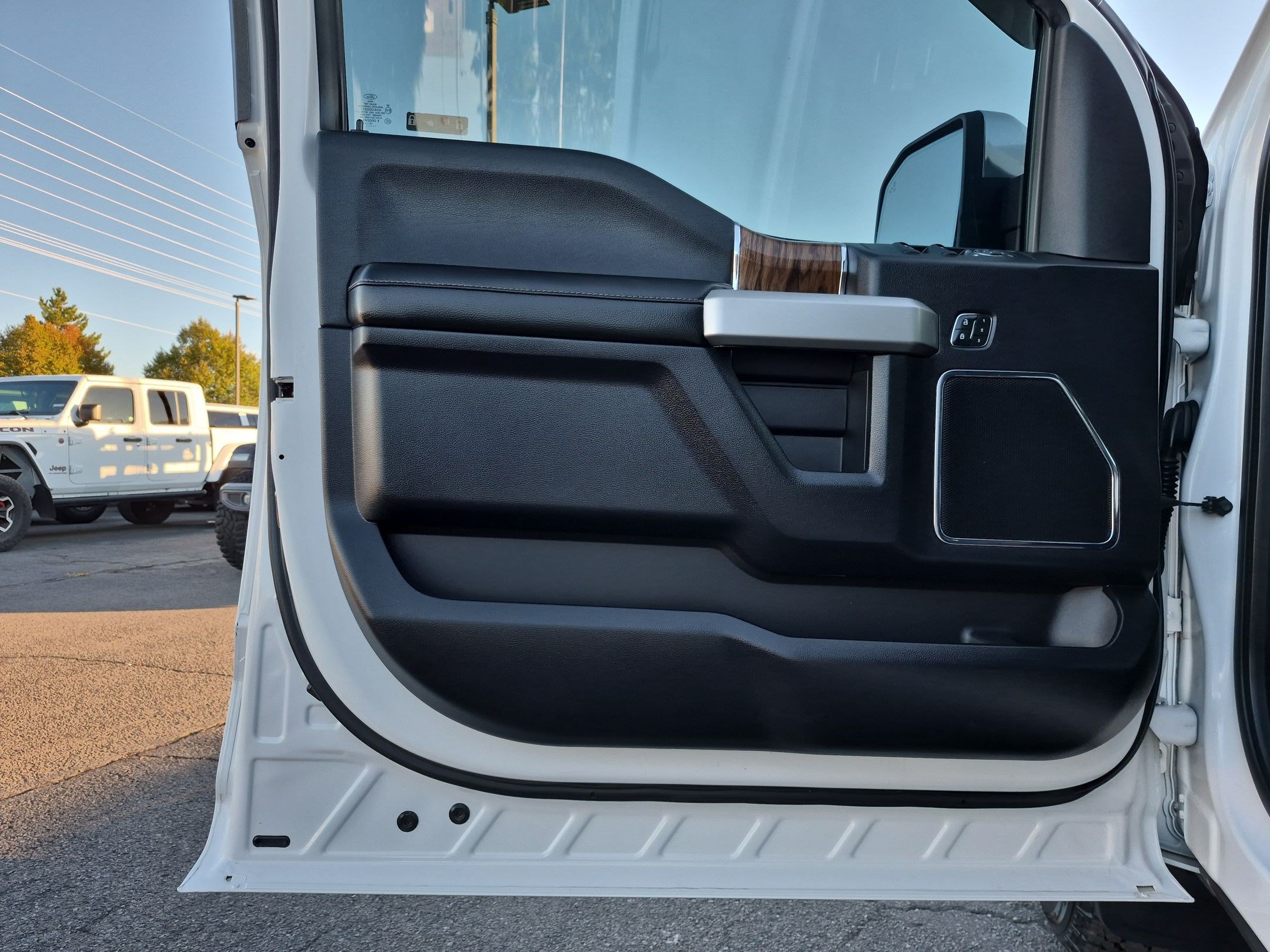 Used 2018 Ford F150 Lariat w/ Equipment Group 502A Luxury AWD/4WD image 14