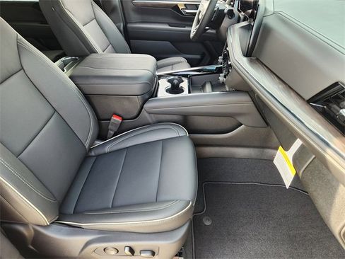 New 2026 Chevrolet Suburban Premier image 12