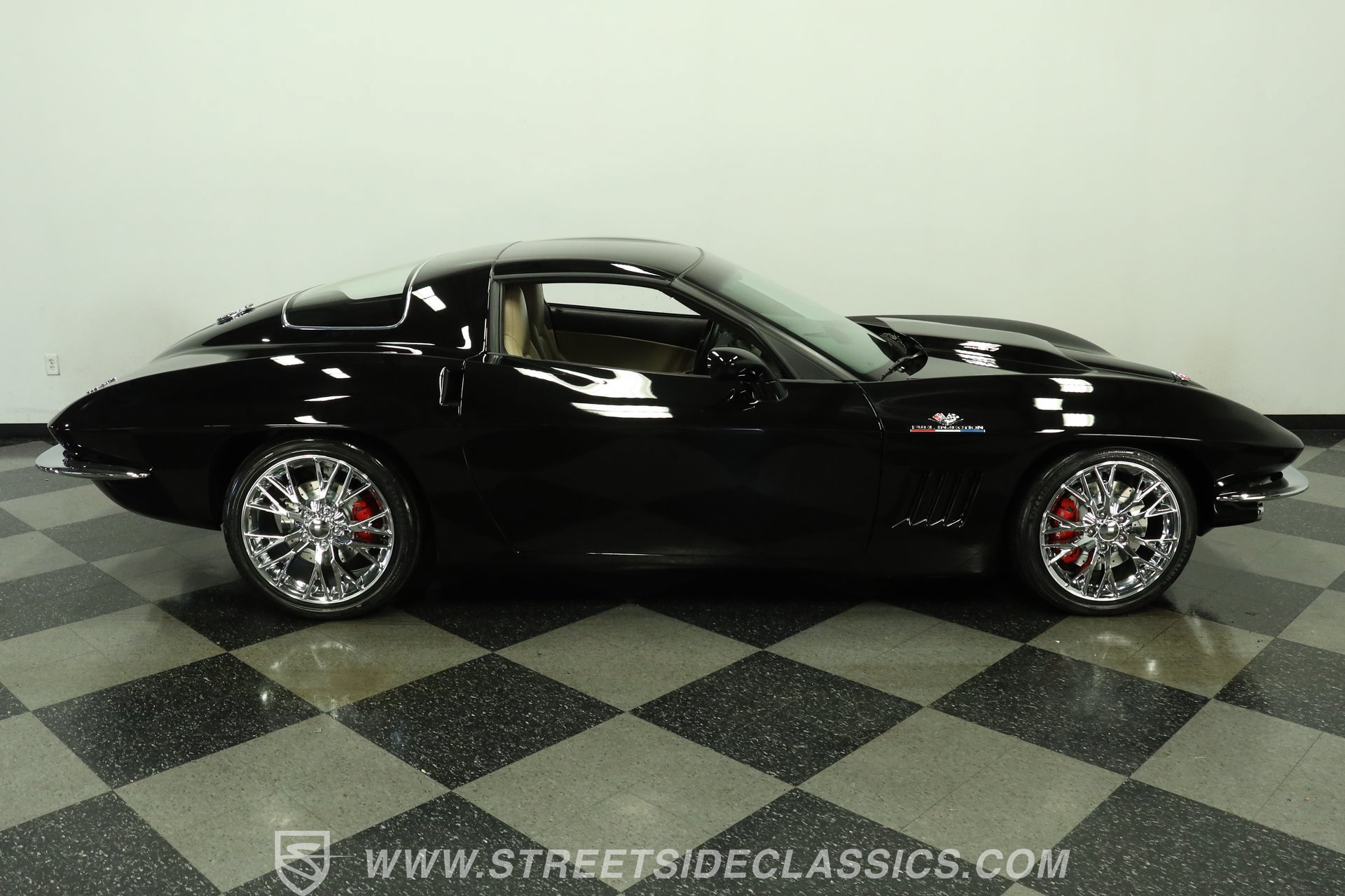Used 2005 Chevrolet Corvette Coupe w/ Preferred Equipment Group RWD image 13