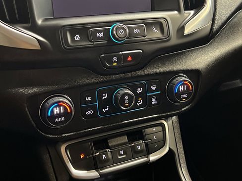 Used 2024 GMC Terrain SLE w/ Driver Convenience Package image 20