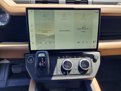 New 2026 Land Rover Defender 110 S AWD/4WD image 15