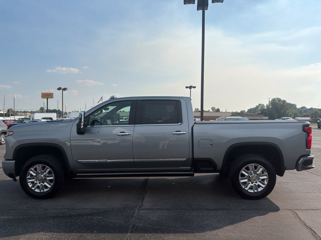 Used 2025 Chevrolet Silverado 2500 High Country w/ Technology Package AWD/4WD image 6