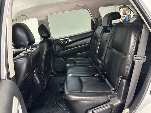 Used 2019 Nissan Pathfinder SL FWD image 14