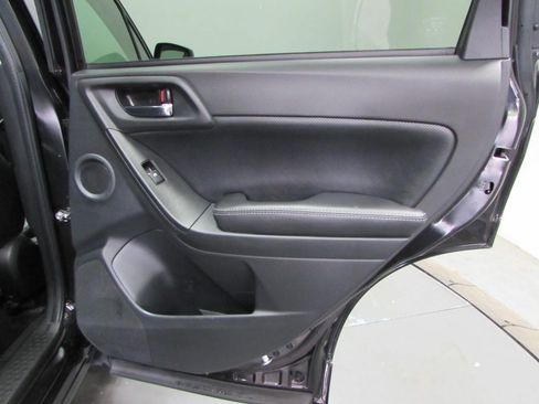 Used 2017 Subaru Forester 2.5i Limited AWD/4WD image 18