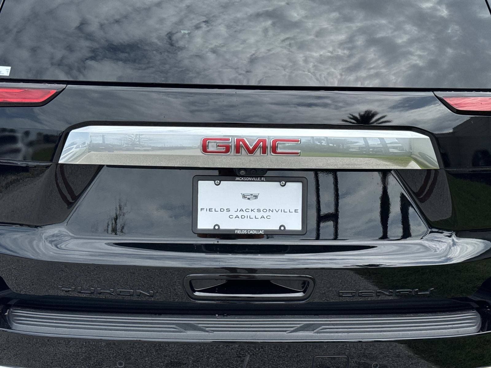Used 2024 GMC Yukon Denali w/ Advanced Technology Package AWD/4WD image 10