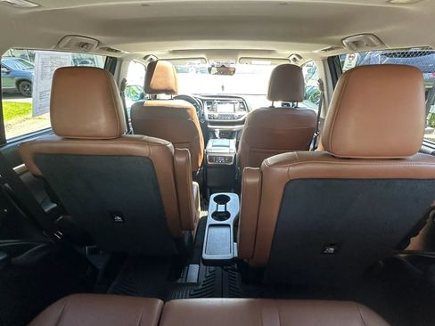 Used 2018 Toyota Highlander Limited AWD/4WD image 11