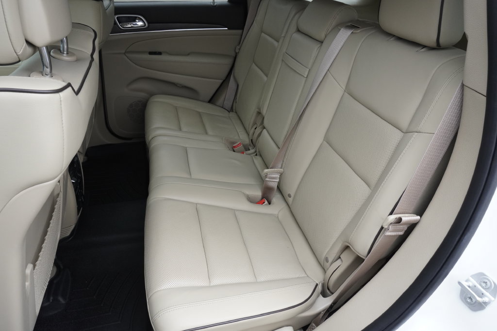 Used 2018 Jeep Grand Cherokee Overland AWD/4WD image 30